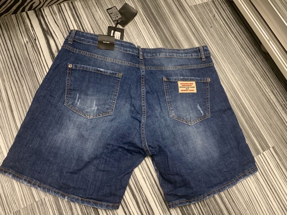 Blugi DSQUARED-Poze reale 100% calitate superioara ! Marimea 52,5