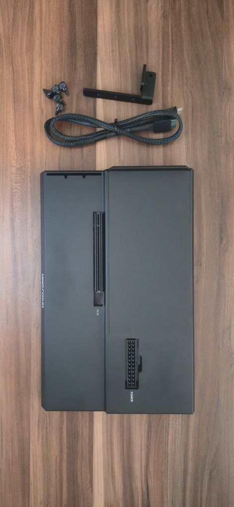 Minisforum Deg1 eGPU Dock