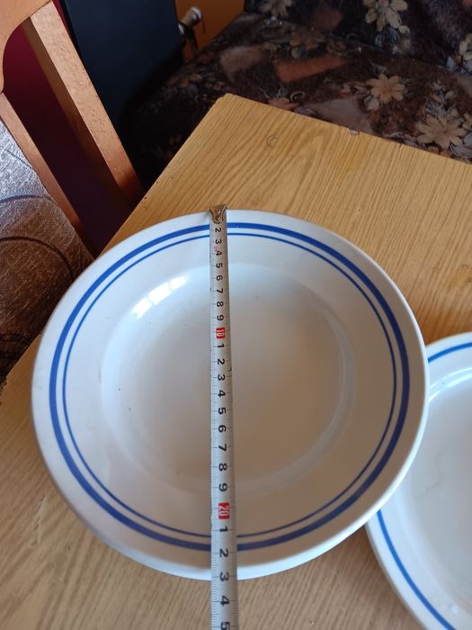 Чинии  със син кант