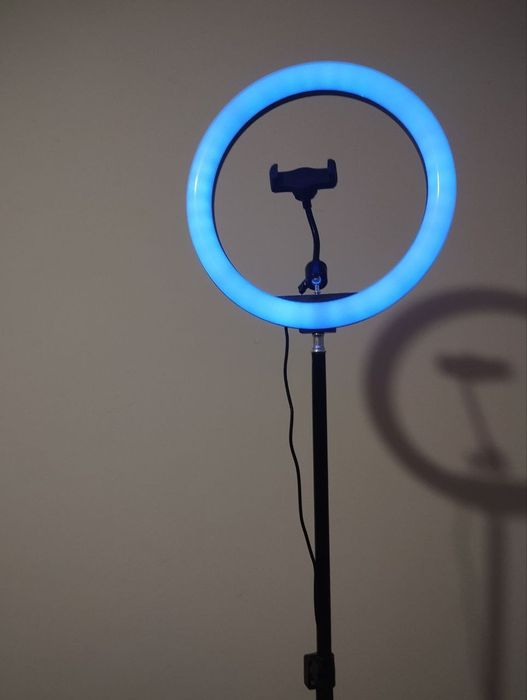 Штатив с лампой.