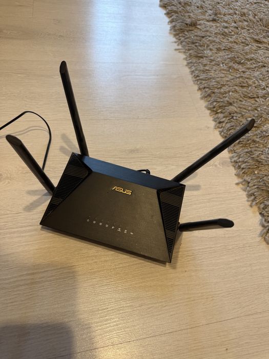 Router ASUS model RT-AX1800U