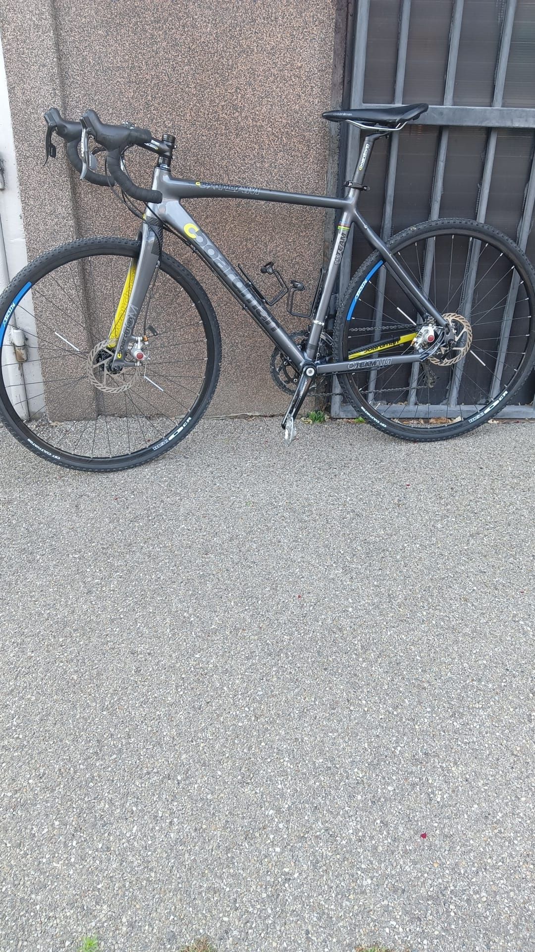 Bicicleta Boardman cadru aluminiu, furcă de carbon