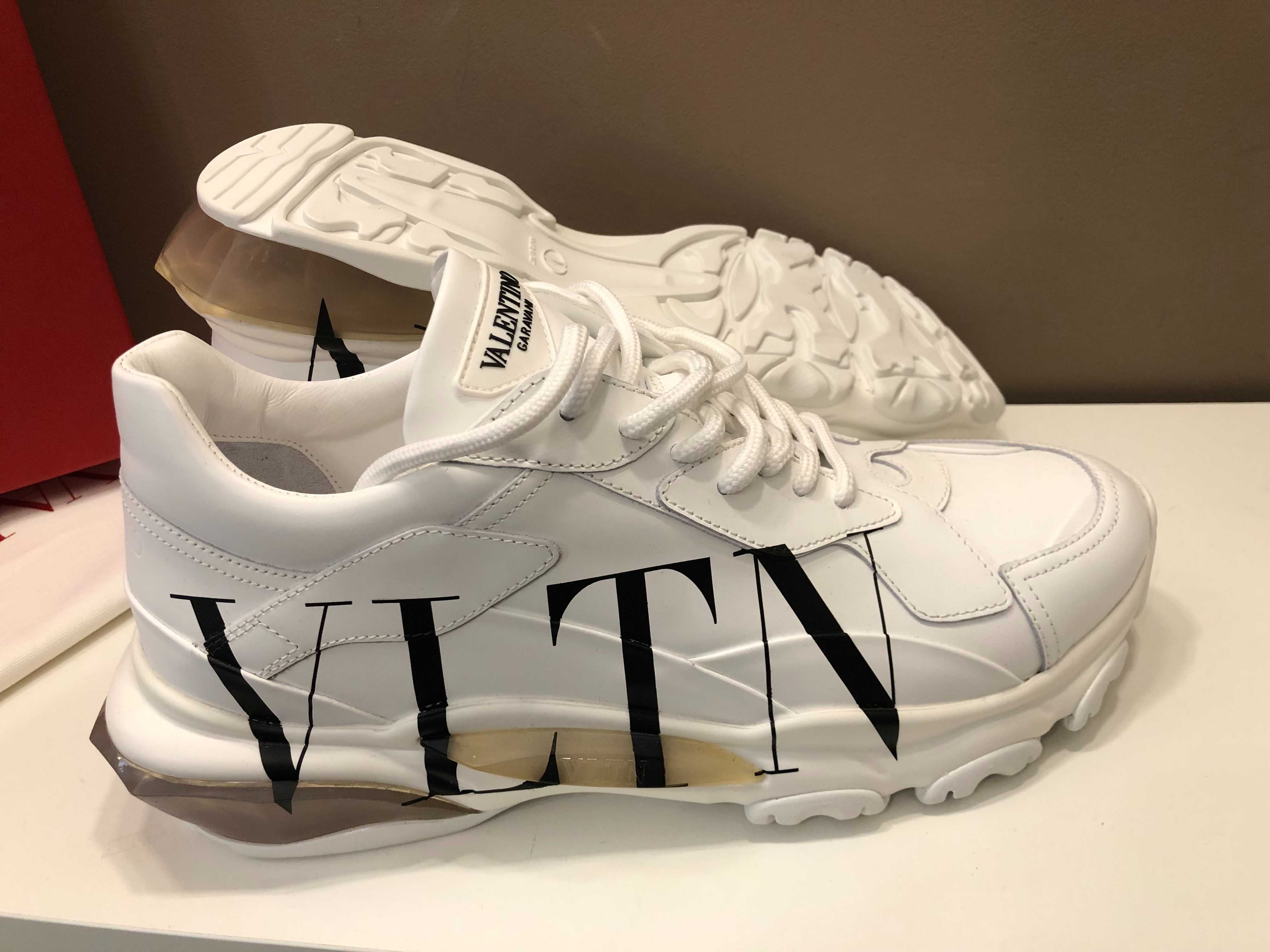 Valentino sneakers 42, autentici, full box, retail 690 euro