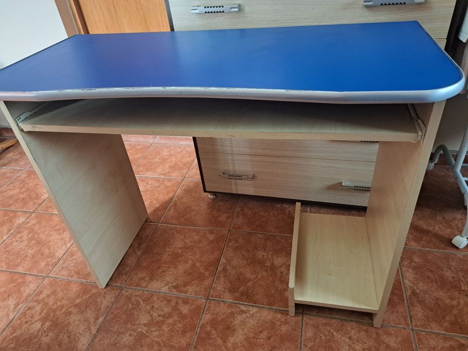 Vand birou băieți, 75 lei