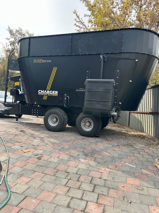 В наличии Турецкий вертикальный кормораздатчик CELIKEL Charger 24м