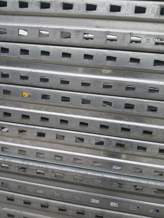 Rafturi metalice de vânzare