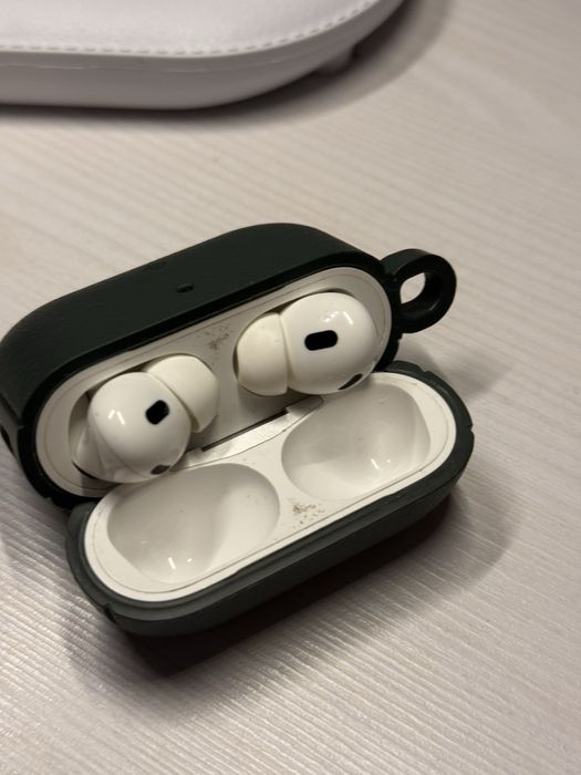 Apple Airpods Pro 2 (2022) + Spigen калъф