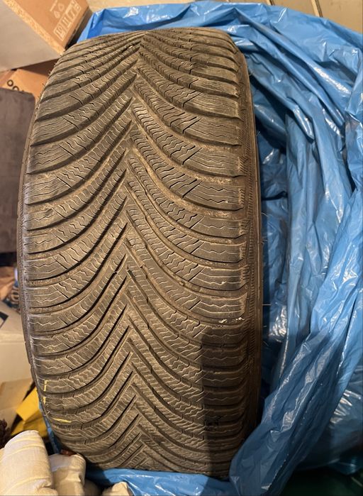 Mishelin alpin 5 205/55/91 r 16 runflat 4 зимни