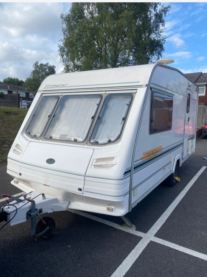 Продавам каравана Каравана "Sterling Voyager" 2000г. с ФОРСЕЛТ!