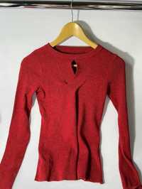 Червена зимна блуза