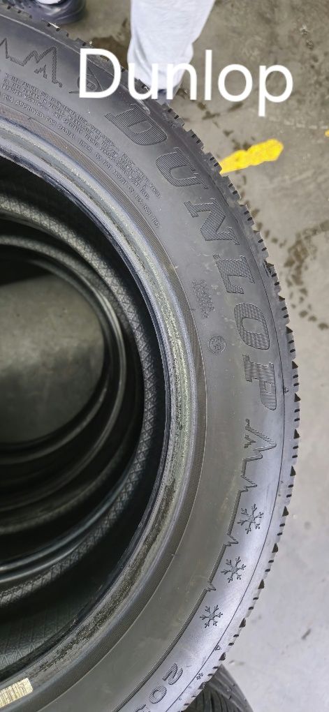 Vând Anvelope Iarnă 205/55 R16: Dunlop