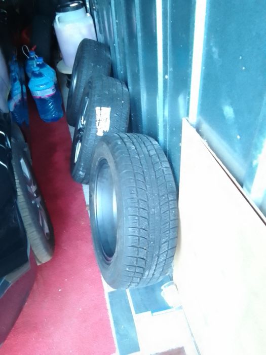 Продавам зимни гуми в добро състояние