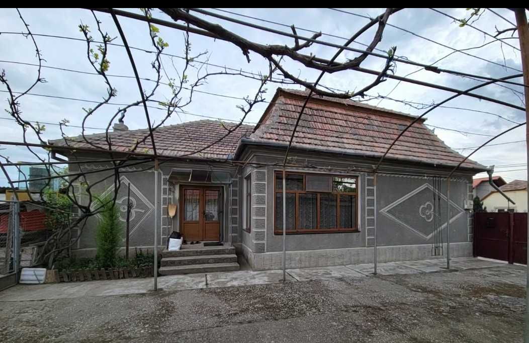 casa cu teren de vanzare