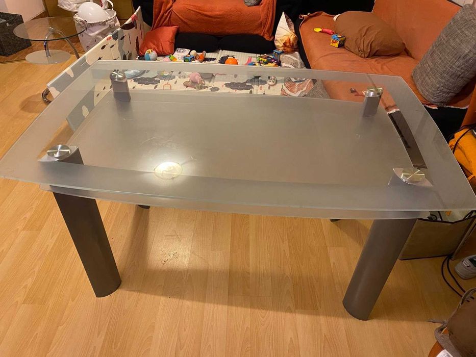 Маса за трапезария и столове