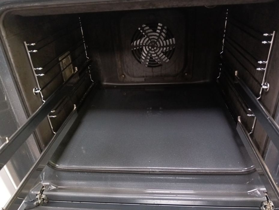 Като нова свободно стояща печка с керамичен плот Voss Electrolux