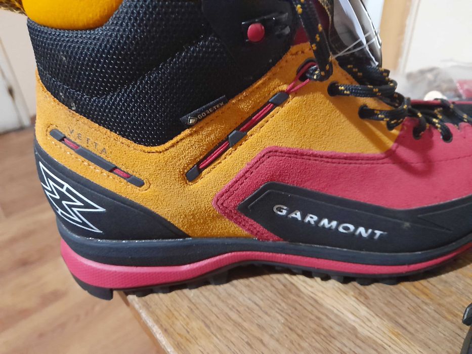 Продавам нови спортни обувки, Garmont, размер 43, внос от Швейцария.