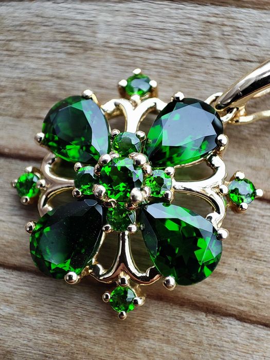 fascinant pandantiv aur 14k chrome diopside unicat