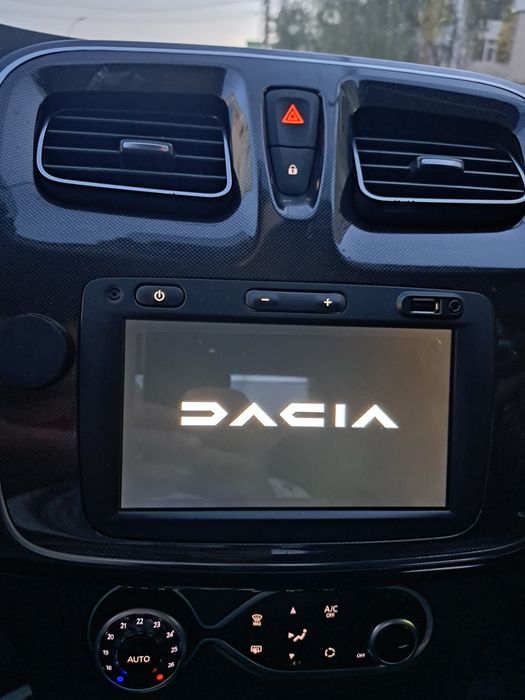 Vand Navigatie Dacia cu Carplay