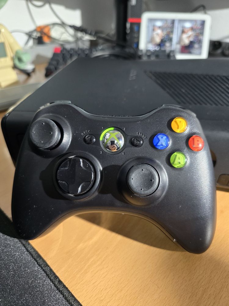 Consola Xbox 360 S Kinect si 6 jocuri