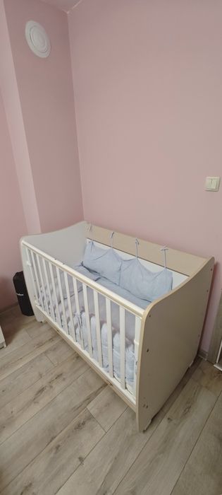 Детско легло/кошара с подарък обиколници, одеало и чаршафчета