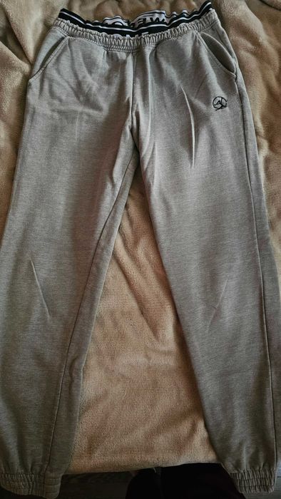 Спортни долнища различни видове и размери