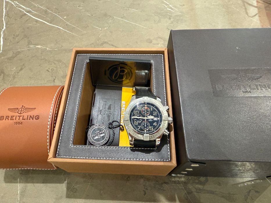 Продавам мъжки часовник Breitling Super Avenger 2 48mm