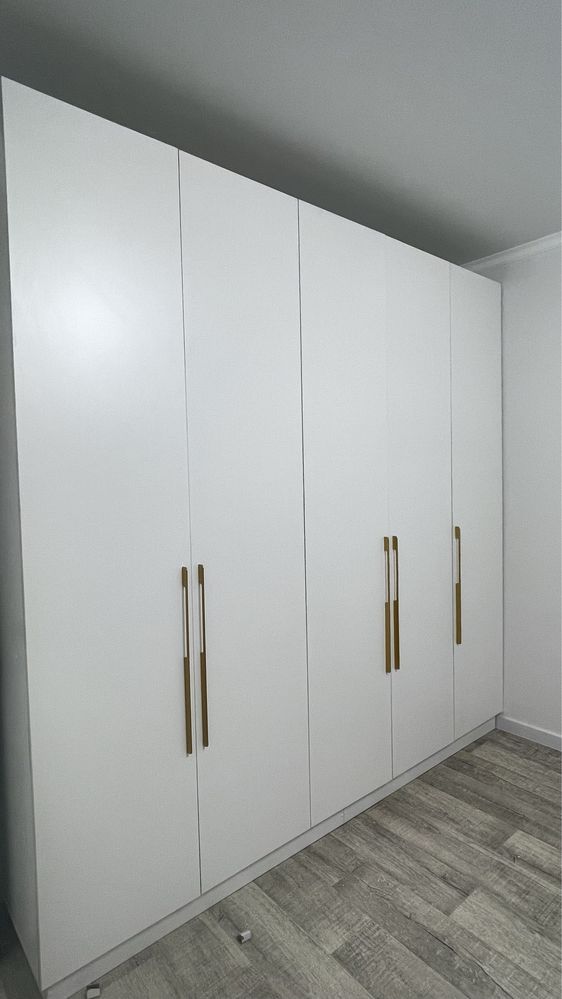 Продам распашной шкаф новый
