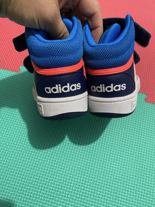 Adidasi bebe inalti