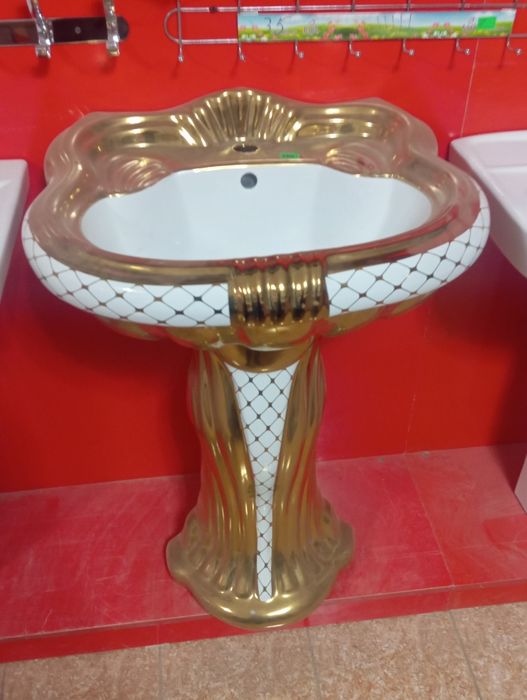 Yangi gold rangli rakavina