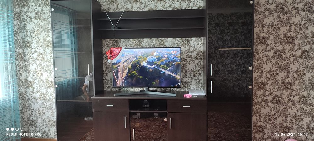 Продам горку для гостиной.