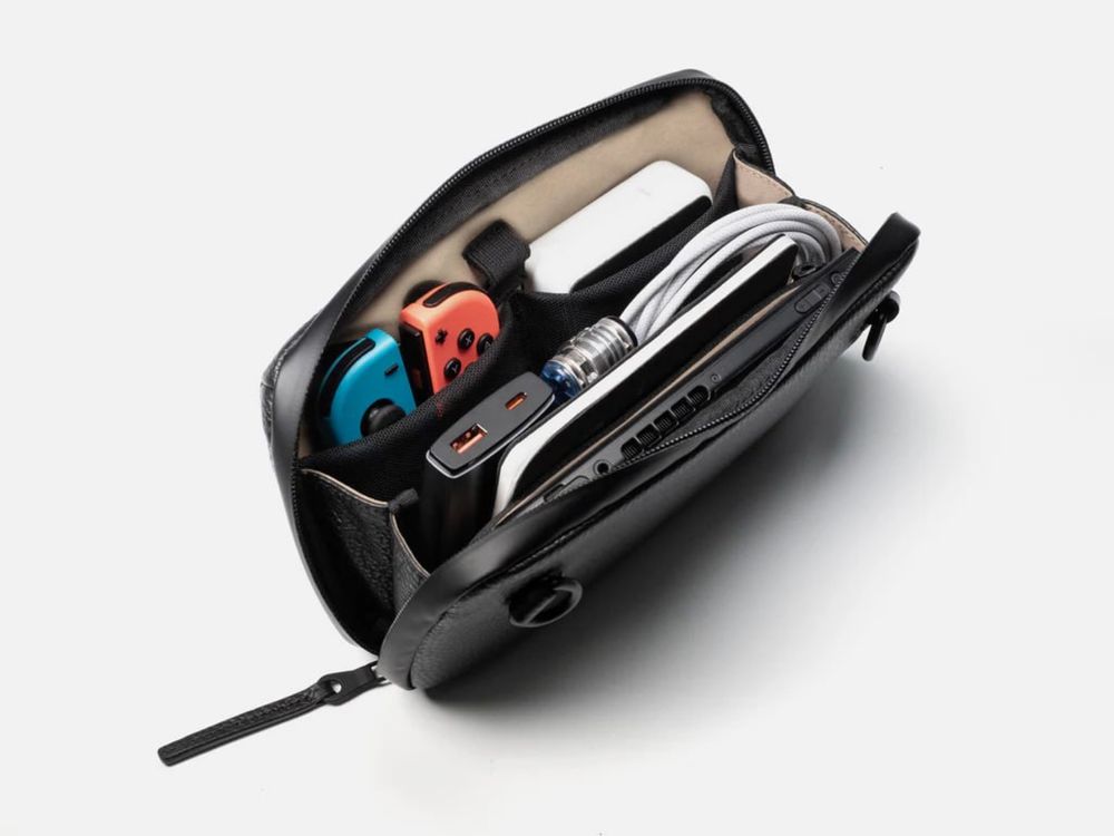 Продается сумка барсетка GRAMS28 131 Essential Pouch