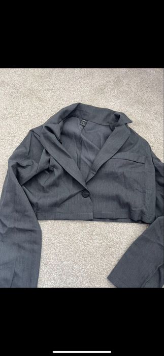 Тънко дамско сиво сако