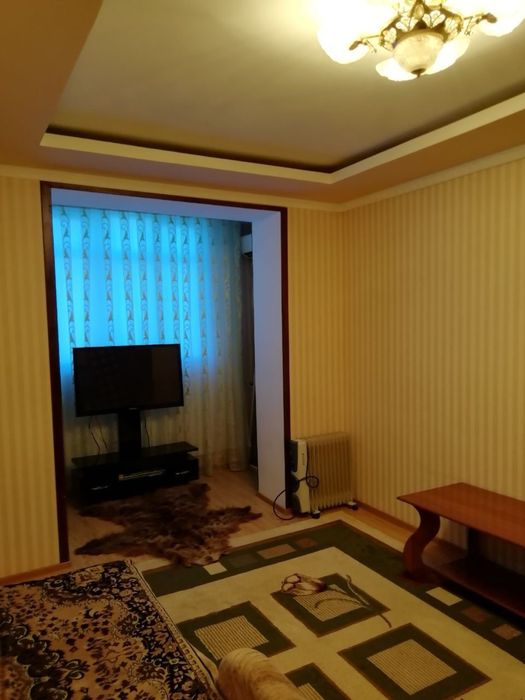 Сдам двухкомнатную квартиру со всеми удобствами на долгий срок.