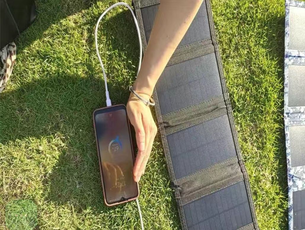 Солнечная панель для смартфонов