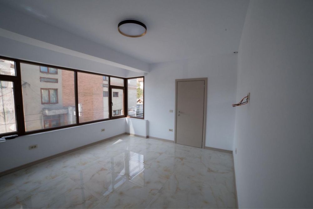 Inchiriere cladire/spatiu comercial central