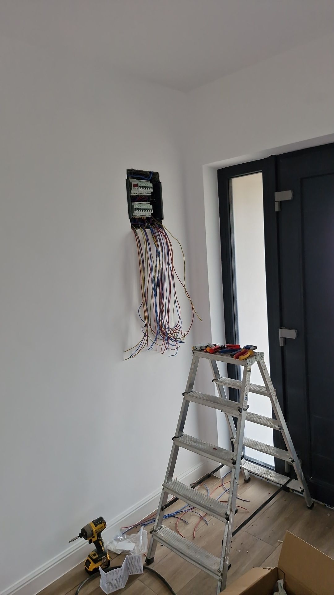 Electrician cu Experiență – Servicii Profesionale