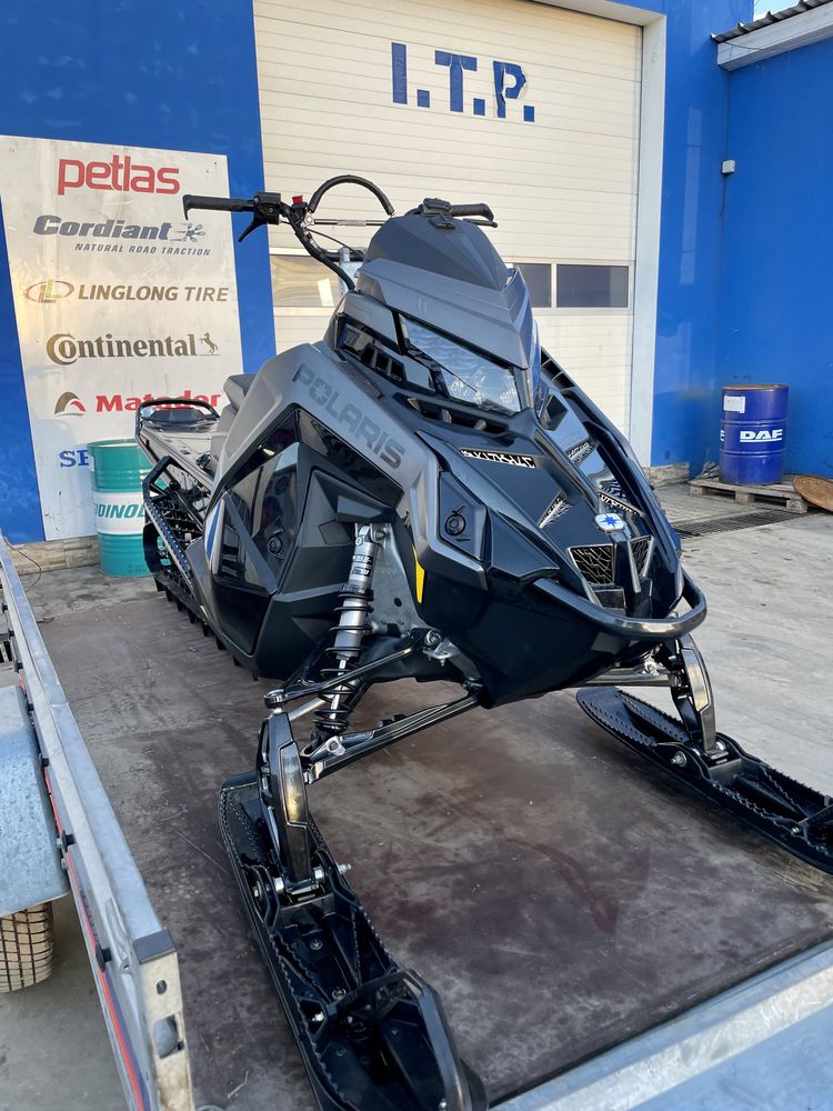 Vând snowmobil Polaris 850 Pro RMK