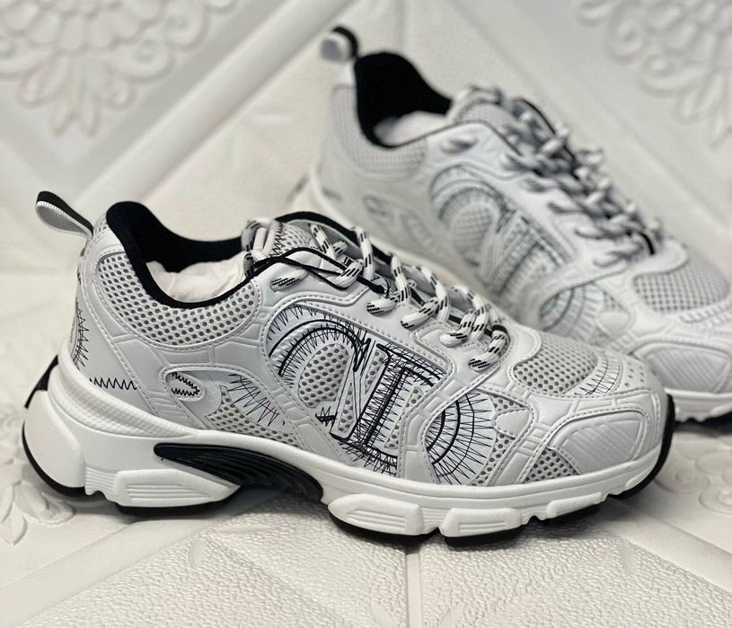 Adidasi DIOR mărimea 38