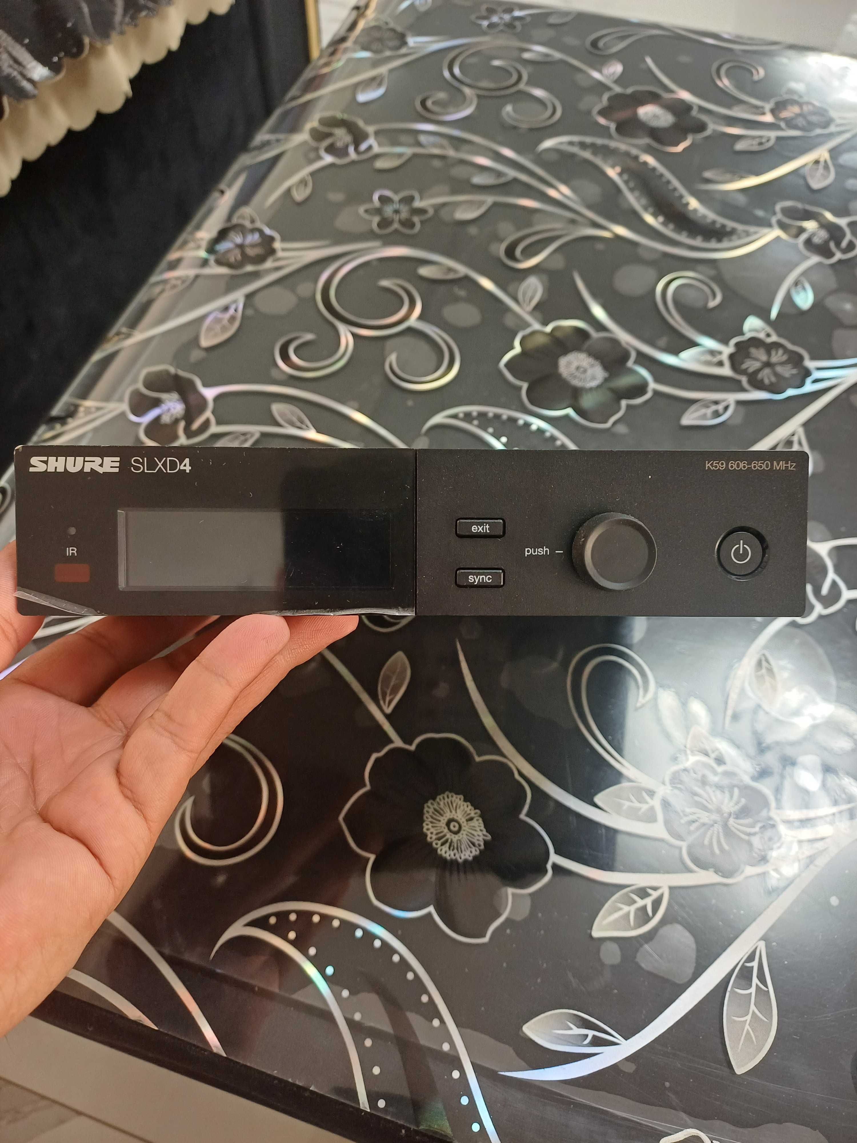 Мирофон Shure SLXD4