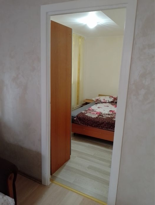 Casa de inchiriat – 3 camere, curte si terasa