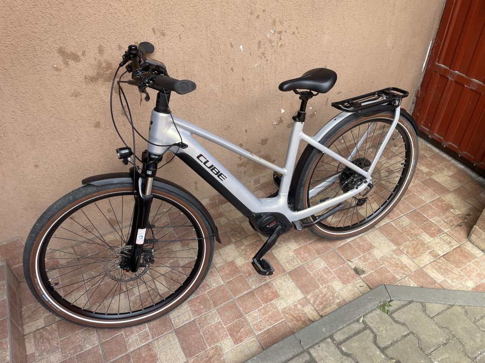 Bicicleta electrica(ebike)Trekking"Cube"Bosch Smart System
