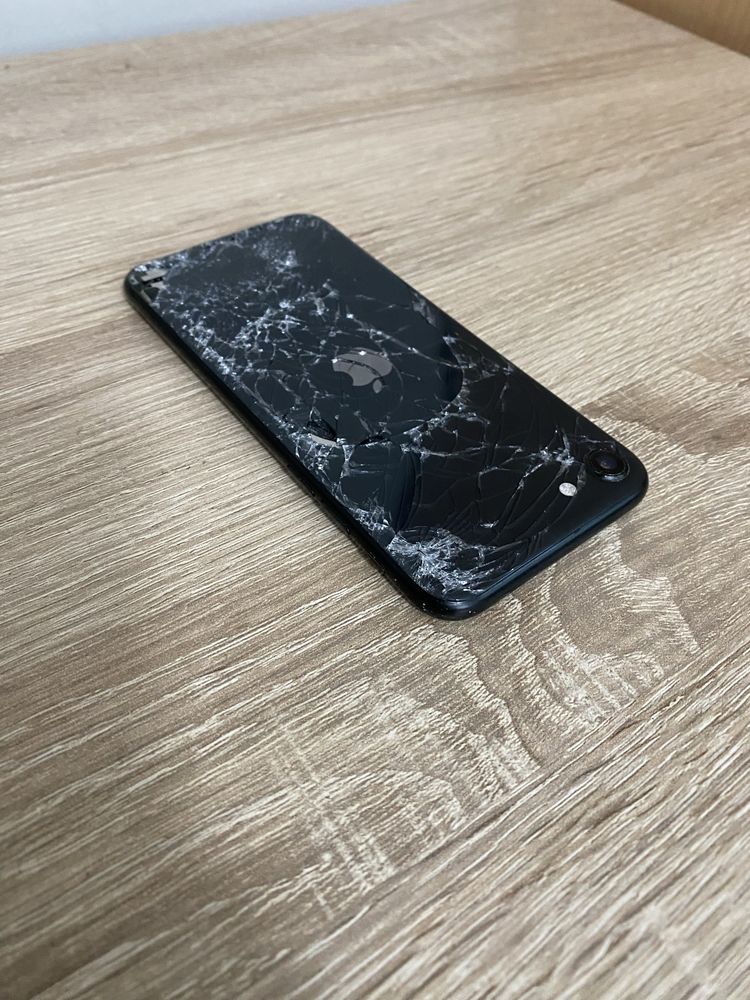 iPhone se 2020 за части