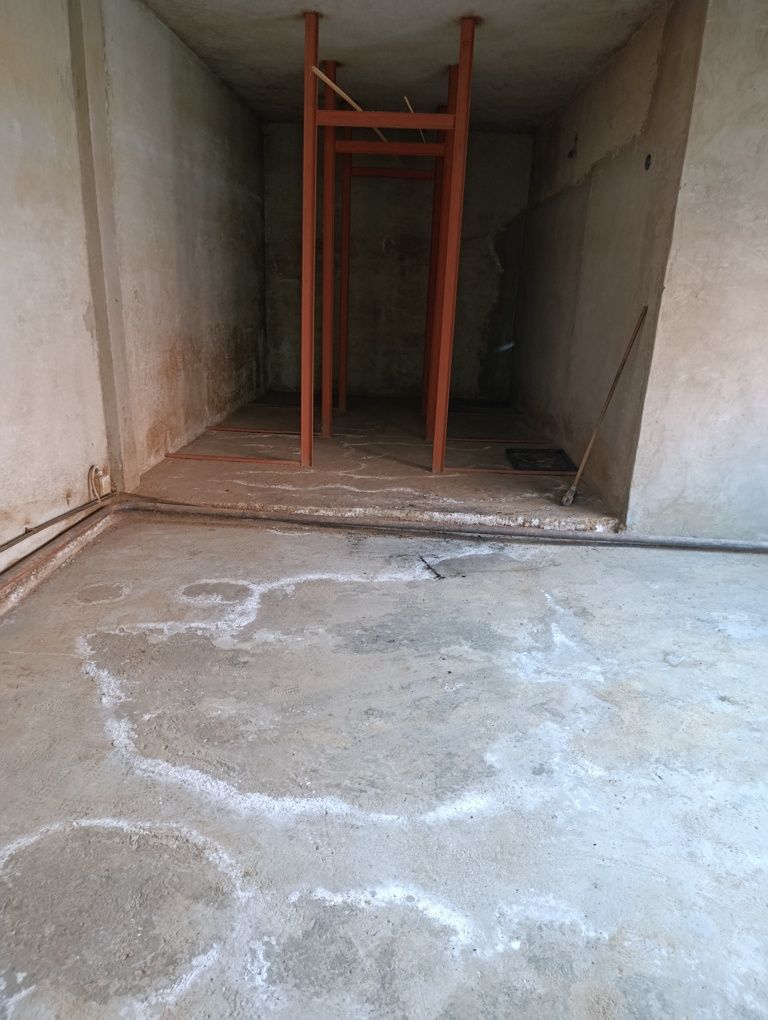 Ofer spații comerciale  și depozitare de închiriat.