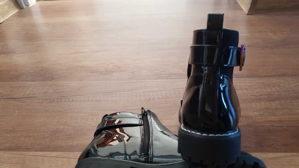 Ghete fetite marimea 32