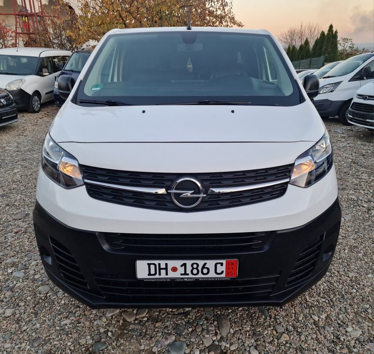Opel vivaro 2019 1.5diesel 120CP dotat toll valabil
