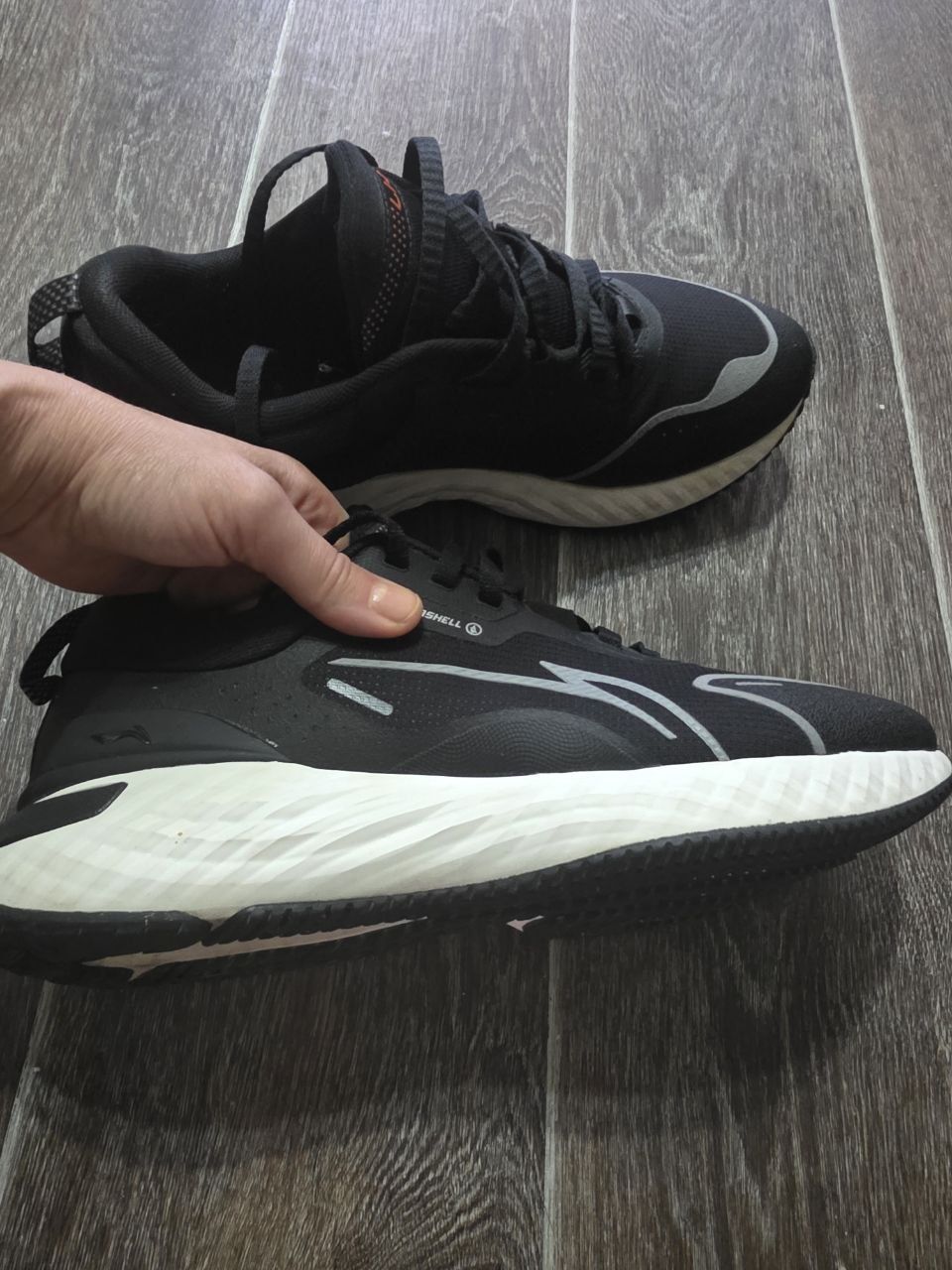 Продам фирменные кроссовки Lining  43 р