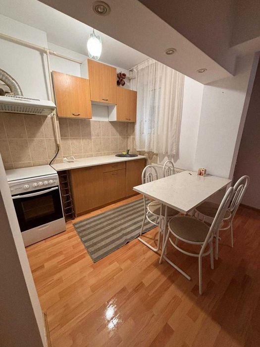 Vand apartament 2 camere decomandate etaj 3 zona Closca