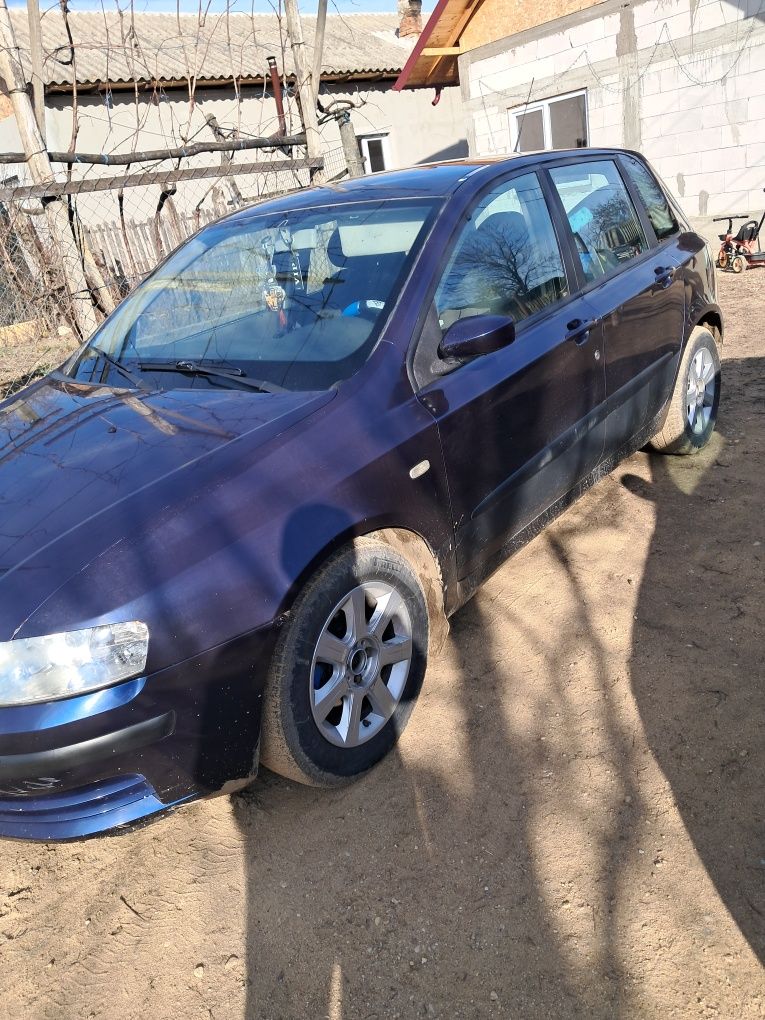Vand sau schimb cu golf  fiat stilo an 2002 benzina și gaz 16 16 v 1