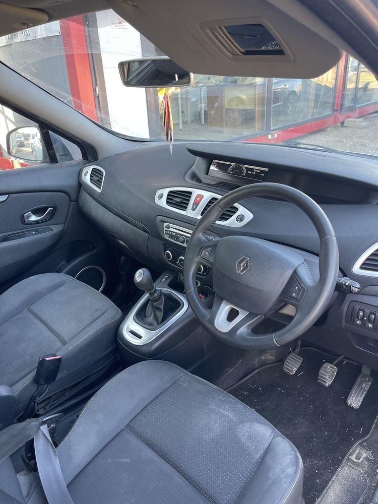 Dezmembrez renault grand scenic 1.6