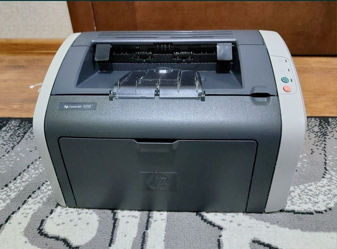 HP LaserJet 1010, 1012,1015
принтер